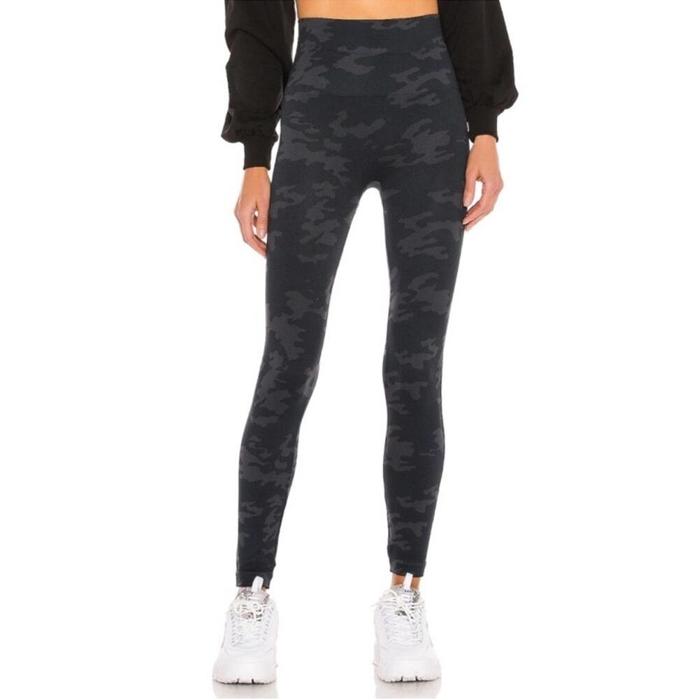 Spanx Seamless Black Grey Camo High Rise Leggings Women’s Size Medium - Picture 10 of 10